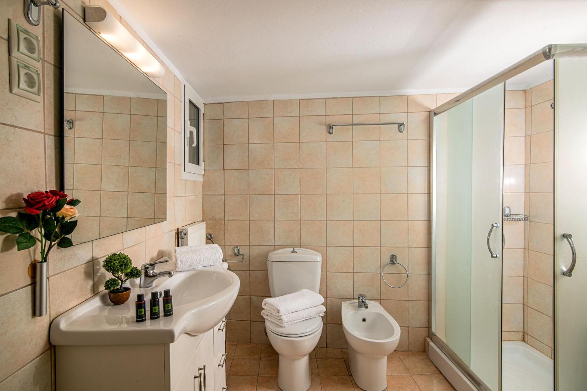 Central Double Bedroom Apartment Heraklion  Exterior photo